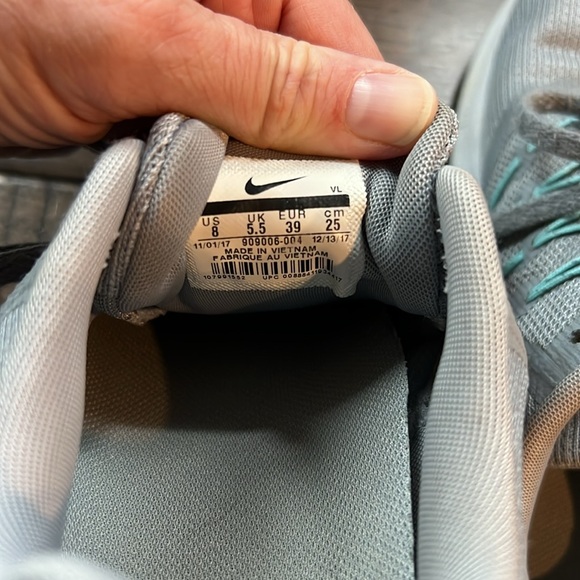 Womens NIKE‎ RUN SWIFT Stealth Running Trainers Size US 8 - Picture 9 of 9